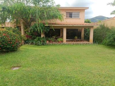 Casa en venta ubicada en Guaparo Country Clud Valencia Carabobo Venezuela , 440 mt2, 5 habitaciones