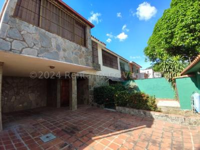 Casa venta Espaciosa, elegante , calle cerrada, la cocina  moderna Las Clavellinas Trigal Norte Vale, 437 mt2, 6 habitaciones