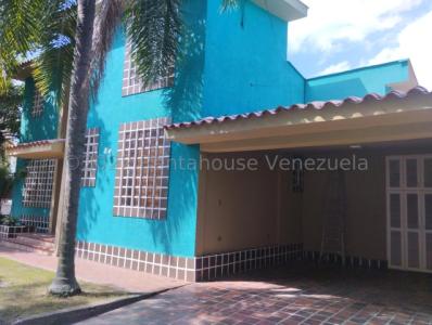 Casa en esquina calle abierta venta las chimeneas. Valencia Carabobo Leida Falcon LF23-14556, 395 mt2, 4 habitaciones