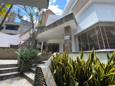 Casa en venta ubicada en el Parral Valencia Carabobo Venezuela Cod 23-8052, 510 mt2, 5 habitaciones