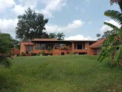 Casa en Urb. Guataparo Country Club, Valencia, 800 mt2, 5 habitaciones