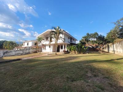  Casa a Remodelar en la Urbanización Colinas de Guataparo. Urbanización cerrada con vigilancia 24 ho, 385 mt2, 5 habitaciones