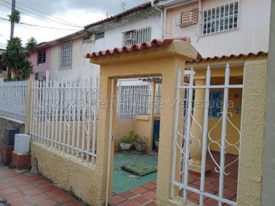 Excelente casa en La Urb. Isabelica, 122 mt2, 4 habitaciones