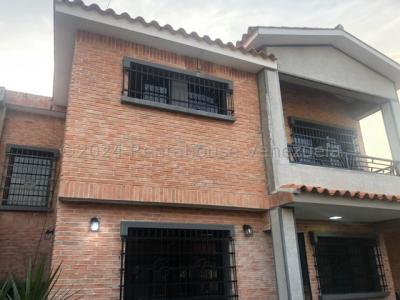 Casa en venta ubicada en la Trigaleña Valencia Carabobo Venezuela  Cod 24-25704, 288 mt2, 5 habitaciones