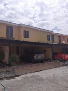 Norail Machado Vende Town  House en Redd El Lirial San Diego, 107 mt2, 3 habitaciones