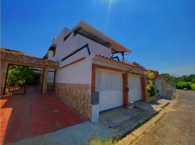 CASA DE OPORTUNIDAD EN CALLE CERRADA, 216 mt2, 4 habitaciones