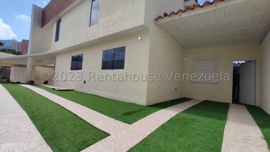 Hermosa casa en venta  con una excelente distribucion ubicada en Las Clavellinas Trigal Norte Valenc, 322 mt2, 4 habitaciones