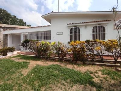 Casa en venta ubicada en la Viña Valencia Carabobo Venezuela Cod 24-25925, 528 mt2, 5 habitaciones