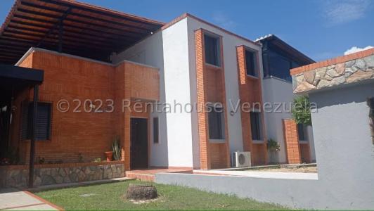 Casa en venta ubicada en Sabana Larga Valencia Carabobo Venezuela Cod 24-12344 , 311 mt2, 4 habitaciones