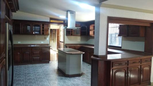 EN VENTA CASA EN CALLE CERRADA URBANIZACION LA TRIGALEÑA VALENCIA CARABOBO, 575 mt2, 6 habitaciones