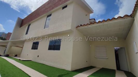 Casa en Venta calle publica  Totalmente remodelada con concepto abierto, acabados de lujo, Trigal No, 322 mt2, 4 habitaciones