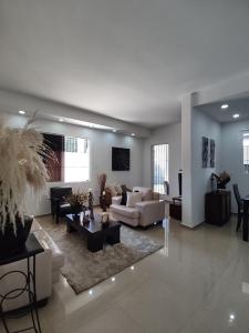 EN VENTA HERMOSA Y REMODELADA CASA UBICADA EN EL PUEBLO DE SAN DIEGO CARABOBO, 260 mt2, 3 habitaciones