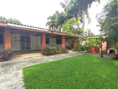 Casa en venta en una De La Zona mas Cotizada de Valencia Guataparo Country Carabobo VenezuelaCod 24-, 389 mt2, 4 habitaciones