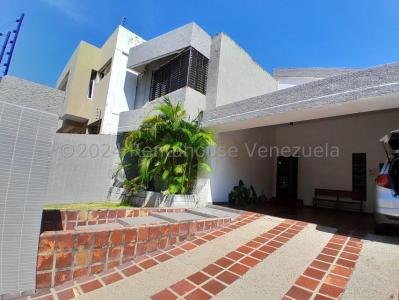 Casa en venta ubicada en la Trigaleña Valencia Carabobo Venezuela Cod 24-20562, 384 mt2, 4 habitaciones