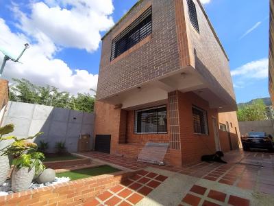 Se Vende Casa en la Urb. CiudadMañongo, Naguanagua., 288 mt2, 3 habitaciones