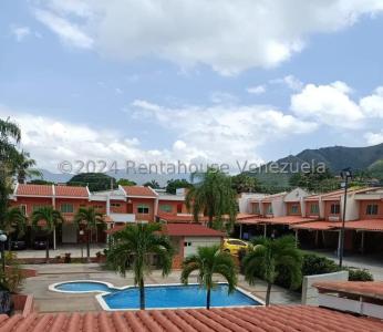 Hermosa casa en venta ubicada en Trigal Norte Valencia Carabobo Venezuela cod 25-1715, 191 mt2, 5 habitaciones