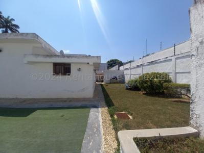 Casa en venta ubicada en Guaparo una de las mejores zonas de Valencia Carabobo Venezuela Cod 24-1863, 316 mt2, 5 habitaciones