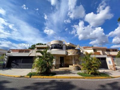 Casa en venta ubicada en la Viña Valencia Carabobo Venezuela Cod 24-33824, 400 mt2, 6 habitaciones