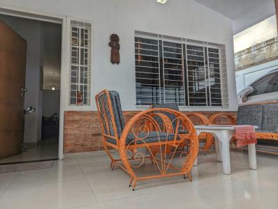 Casa de un solo nivel en venta remodelada en El Trigal Centro. Valencia Edo Carabobo , 193 mt2, 4 habitaciones