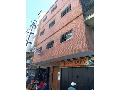 Se vende centrico edificio en la avenida independencia Los Teques, 1760 mt2