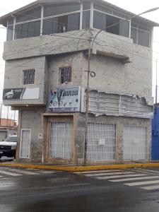 se vende edificio local y apto dúplex , 345 mt2, 2 habitaciones