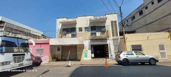 VENDO EDIFICIO DE 2 PISOS DE OPORTUNIDAD EN CALLE DEMOCRACIA DE PUERTO LA CRUZ, 354 mt2, 4 habitaciones