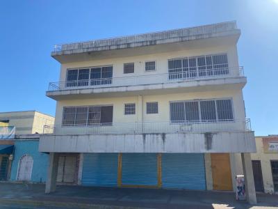 Venta o Alquiler de Edificación Comercial De 3 Niveles más azotea, a pie de Calle, Avenida Bolivar S, 313 mt2, 1 habitaciones