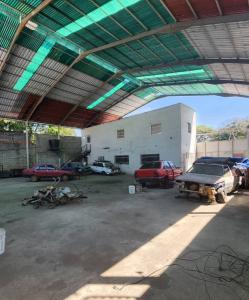 Galpón con casa en la mejor Zona Repuestera de Barquisimeto