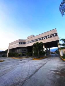 SE ALQUILA GALPON AL ESTILO AMERICANO UBICADO EN CENTRO EMPRESARIAL DEL NORTE SECTOR EL MANANTIUAL N, 250 mt2