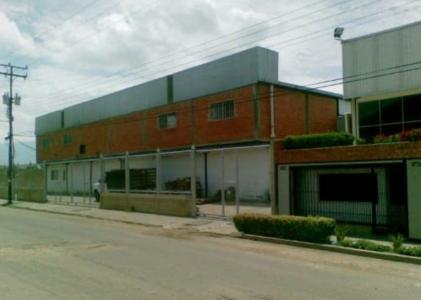 Galpón Industrial en la urbanización complejo los jarales Excelente ubicación muy cerca de la Av Don, 1275 mt2