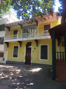 Venta posada en macuto, 750 mt2, 23 habitaciones