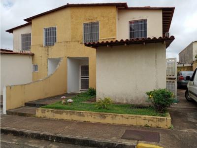 REAL VISION vende  Town House Villa Guayana ( IBO 75475), 134 mt2, 3 habitaciones