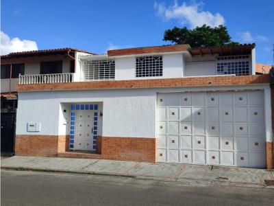 VENTA DE CASA COMERCIAL EN LA TRINIDAD, 500 mt2, 6 habitaciones