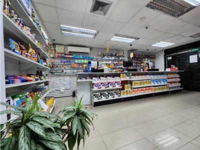 Local comercial en venta con fondo de comercio (farmacia), 111 mt2