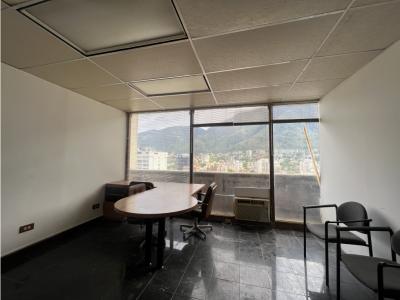 Se vende oficina de 120 mts en El Centro Plaza Los Palos Grandes (JC), 120 mt2