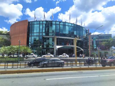Local Comercial en Sambil Caracas en Venta Mls # 23-7324