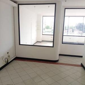 Se vende Oficina excelente ubicación zona este , 56 mt2