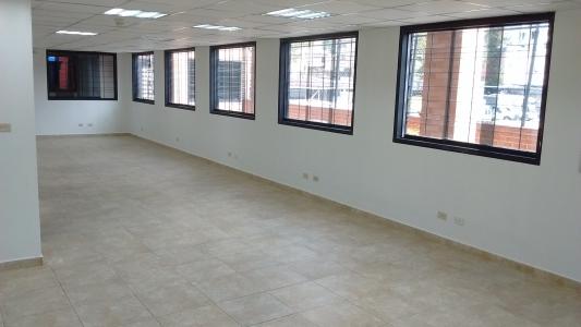 Se alquila oficina 120m2 Los Dos Caminos, 70 mt2