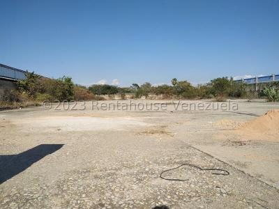 Terreno de 10.000 Mts ,cercado con piso  de hormigon de 20 cm. en venta Zona Ind. El Tigre Carabobo 