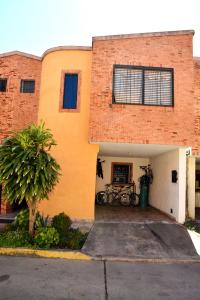 Town house en.Res. El turpial, Naguanagua ATTH-231