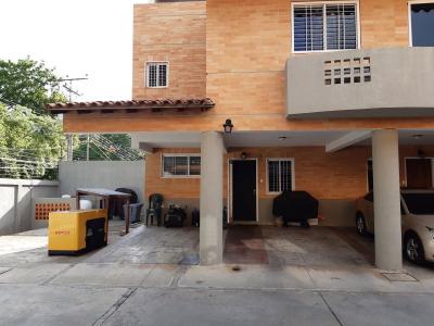 Town House  en Res. Villa Menhir, Mañongo, Naguanagua ATTH-45