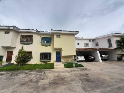 Hermoso Town House en El Parral, Villas de Atarigua, 450 mt2, 6 habitaciones