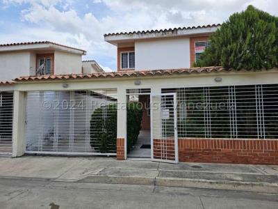 Townhouse en Venta Los Girasoles Maracay 24-22784 Dc, 127 mt2, 4 habitaciones