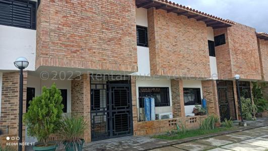 Townhouse  venta con  vigilancia privada, pozo, portón eléctrico y caney. doble Cocina con tope de g, 194 mt2, 5 habitaciones