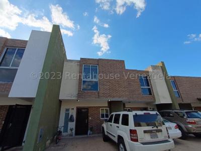 #25-158  Townhouse en Venta en El Rincon Naguanagua, 107 mt2, 3 habitaciones