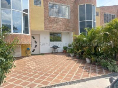 Townhouse Venta Con Hermosa Cocina Moderna, Baños Actualizados, Pisos En Porcelanato, Con Jardin Pri, 118 mt2, 3 habitaciones