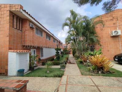 Townhouse  en Venta  con Pozo de agua  El Bosque Valencia Carabobo LF24-24689, 250 mt2, 5 habitaciones