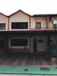  EN VENTA TOWN HOUSE EN CONJUNTO RESIDENCAL LA FUENTE UBICADO EN LA CUMACA SAN DIEGO CARABOBO., 100 mt2, 3 habitaciones