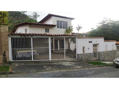 Casa En Venta - Macaracuay 300 Mts2 C. 596 Mts2 T. Caracas, 300 mt2, 6 habitaciones