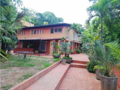 Venta casa Lomas de Chuao 4h+s/5b+s/3pe, 550 mt2, 5 habitaciones